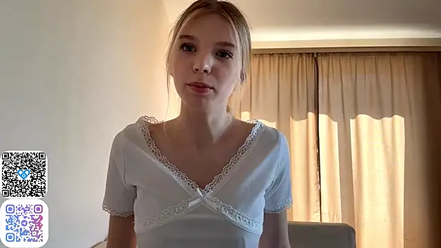 Snapshot of FruityXo chatting on September 24, 8:24 am FruityXo online show from September 24, 8:24 am