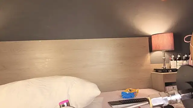 Zoe Ruiiz online show from February 26, 12:20 am