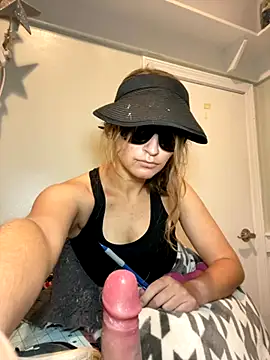 Lilamelon online show from October 16, 7:00 am