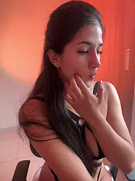 LauraCatalina online show from November 25, 11:56 am