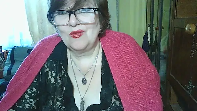 Snapshot of VeronicaGold511 chatting on October 19, 8:16 am VeronicaGold511 online show from October 19, 8:16 am