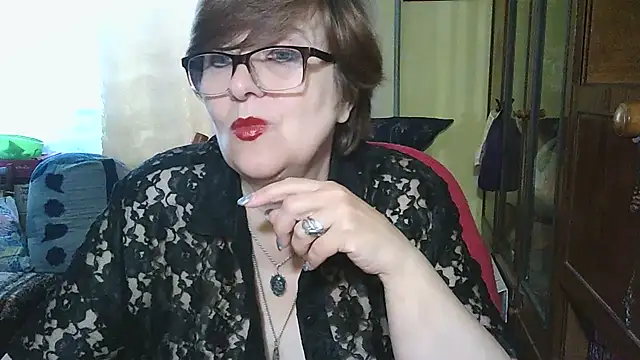 Snapshot of VeronicaGold511 chatting on October 6, 7:25 am VeronicaGold511 online show from October 6, 7:25 am