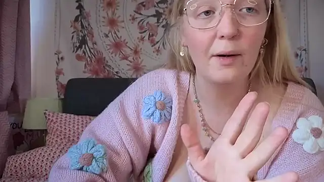 Snapshot of Daisyxoxo_ chatting on September 12, 9:29 am Daisyxoxo  online show from September 12, 9:29 am