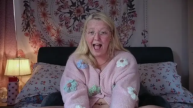Daisyxoxo  online show from June 12, 8:55 am