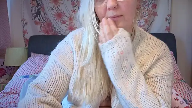 Snapshot of Daisyxoxo_ chatting on September 11, 8:47 am Daisyxoxo  online show from September 11, 8:47 am