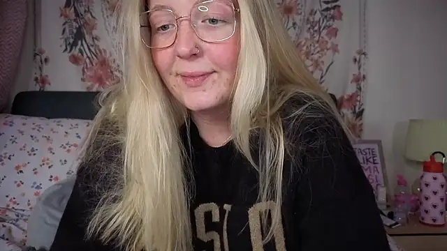 Daisyxoxo  online show from January 9, 9:19 pm