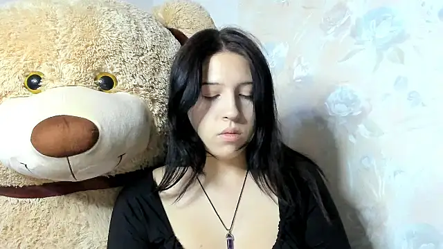 Stephanie Hills online show from September 16, 7:22 pm