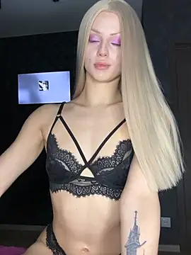 FavoriteKira online show from April 10, 4:02 pm