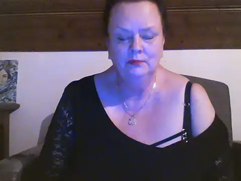 TiffanyMature online show from April 3, 8:40 pm