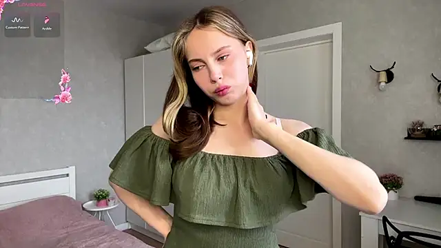 NylaNadler online show from April 11, 4:07 am