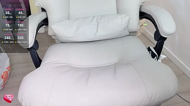 Amy-i online show from February 13, 6:37 am