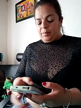 Mia-Glow online show from February 25, 4:05 pm