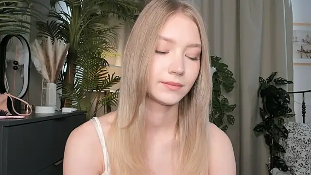 Snapshot of ChinBonnell chatting on September 13, 9:39 am ChinBonnell online show from September 13, 9:39 am