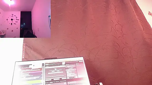 Snapshot of Skarleth_Diaz chatting on October 19, 4:25 am Skarleth Diaz online show from October 19, 4:25 am