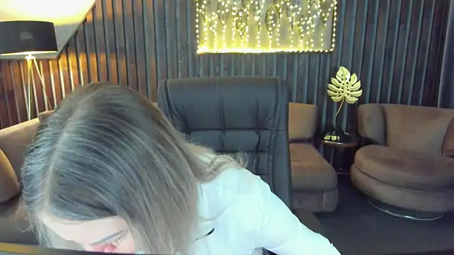 Anna Snows online show from March 28, 5:45 pm