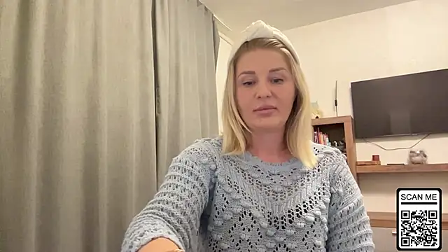 Snapshot of Blondie_xoxoxo chatting on October 4, 5:28 pm Blondie xoxoxo online show from October 4, 5:28 pm