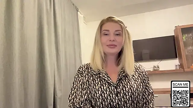 Snapshot of Blondie_xoxoxo chatting on October 11, 8:00 pm Blondie xoxoxo online show from October 11, 8:00 pm