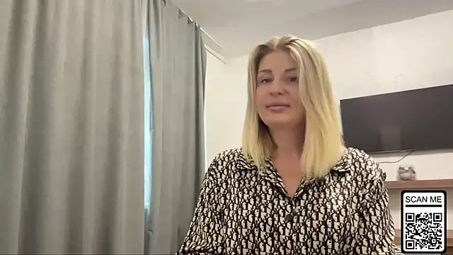 Snapshot of Blondie_xoxoxo chatting on October 6, 7:25 am Blondie xoxoxo online show from October 6, 7:25 am