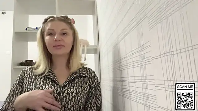 Blondie xoxoxo online show from November 13, 6:45 am