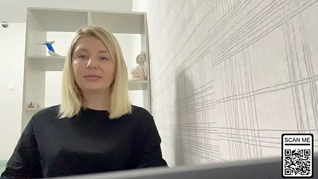Snapshot of Blondie_xoxoxo chatting on October 17, 6:49 am Blondie xoxoxo online show from October 17, 6:49 am