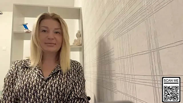 Snapshot of Blondie_xoxoxo chatting on October 14, 7:00 am Blondie xoxoxo online show from October 14, 7:00 am