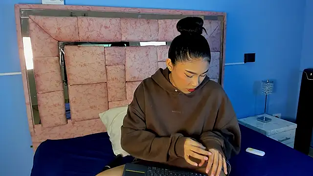 LICKY LOV online show from October 25, 3:25 am