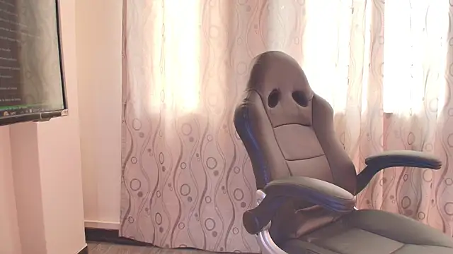Snapshot of DarlingDuchess_ chatting on October 21, 2:10 pm DarlingDuchess online show from October 21, 2:10 pm