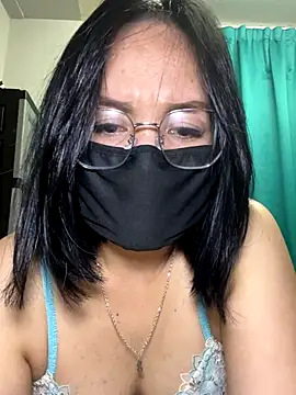 melyiaaa online show from January 6, 3:05 pm