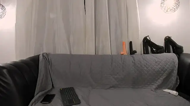 zou quira online show from September 13, 1:24 am