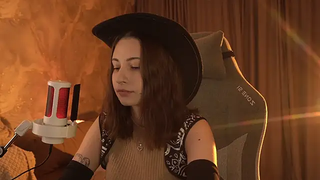 LumeNova online show from April 24, 8:44 pm