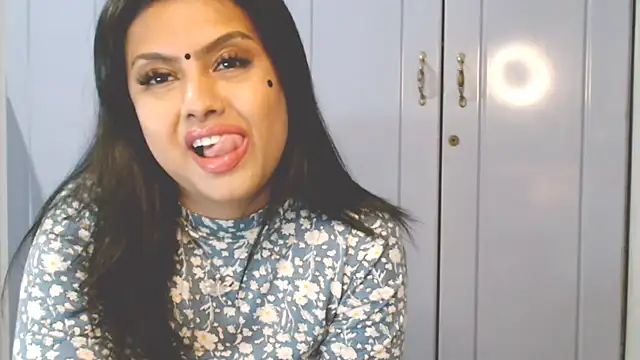 Indian GlowingMiax online show from October 19, 5:04 pm