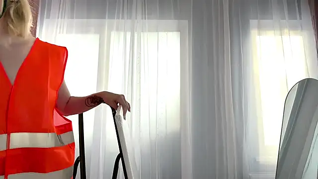 GlaydsLeveto online show from March 2, 4:45 am