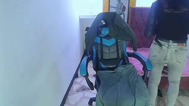 alison moon7 online show from October 21, 11:47 am