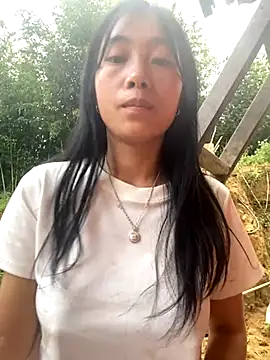 Snapshot of EmLy02 chatting on October 14, 8:28 am EmLy02 online show from October 14, 8:28 am