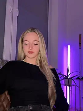 emilypeperoni online show from April 8, 4:53 pm