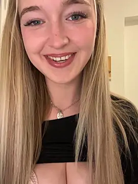 emilypeperoni online show from April 11, 8:23 pm