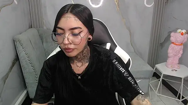 Ashley Blum v online show from November 28, 8:12 pm