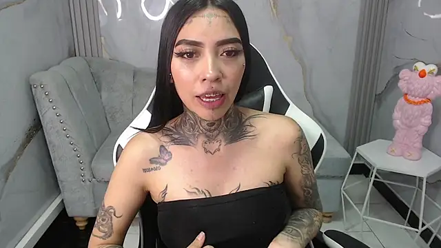 Ashley Blum v online show from October 18, 8:10 pm