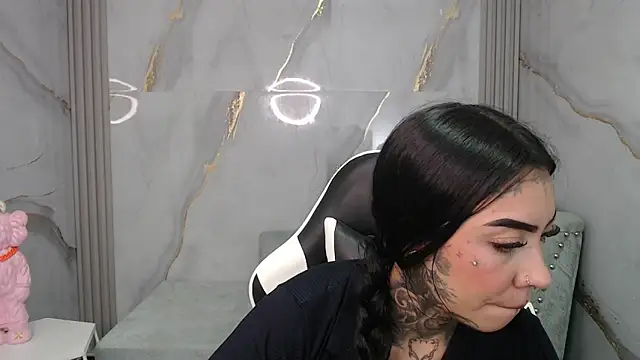 Ashley Blum v online show from November 10, 8:04 pm