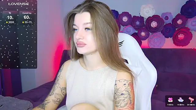 Snapshot of LindaBrilliant chatting on October 3, 3:00 am LindaBrilliant online show from October 3, 3:00 am