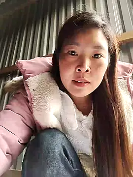 Snapshot of vivi_cute chatting on October 6, 4:40 am vivi cute online show from October 6, 4:40 am