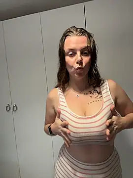 TenderLaGlamor online show from November 15, 4:30 pm