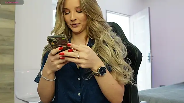 Snapshot of HeySiryy chatting on September 23, 11:30 am HeySiryy online show from September 23, 11:30 am