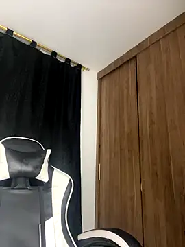 Snapshot of Scarlett05 chatting on September 25, 1:04 am Scarlett05 online show from September 25, 1:04 am