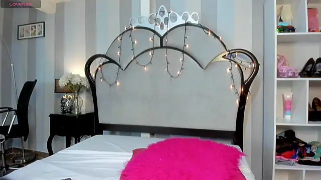 MiaAmore  online show from January 8, 8:24 pm