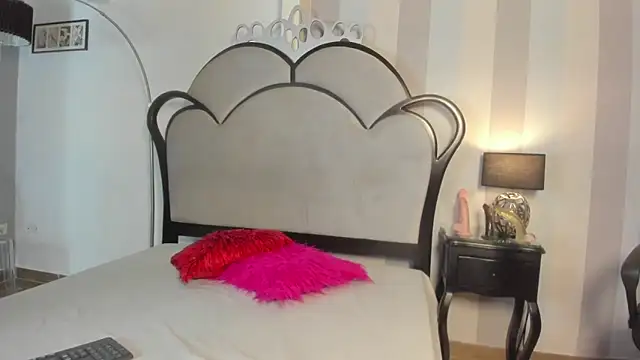 MiaAmore  online show from April 9, 5:51 pm