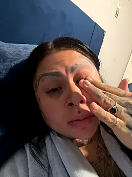 chicanachic13 online show from September 11, 5:41 am