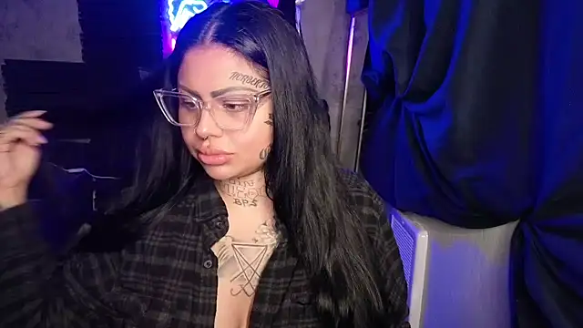 chicanachic13 online show from January 17, 4:09 am