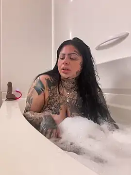 chicanachic13 online show from April 15, 10:38 am