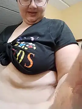 XEmoxkittyx online show from March 23, 8:26 pm